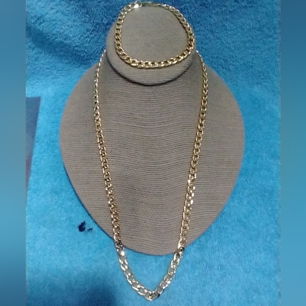 Elegant Goldtone Curb Chain Necklace and Bracelet Set vintage